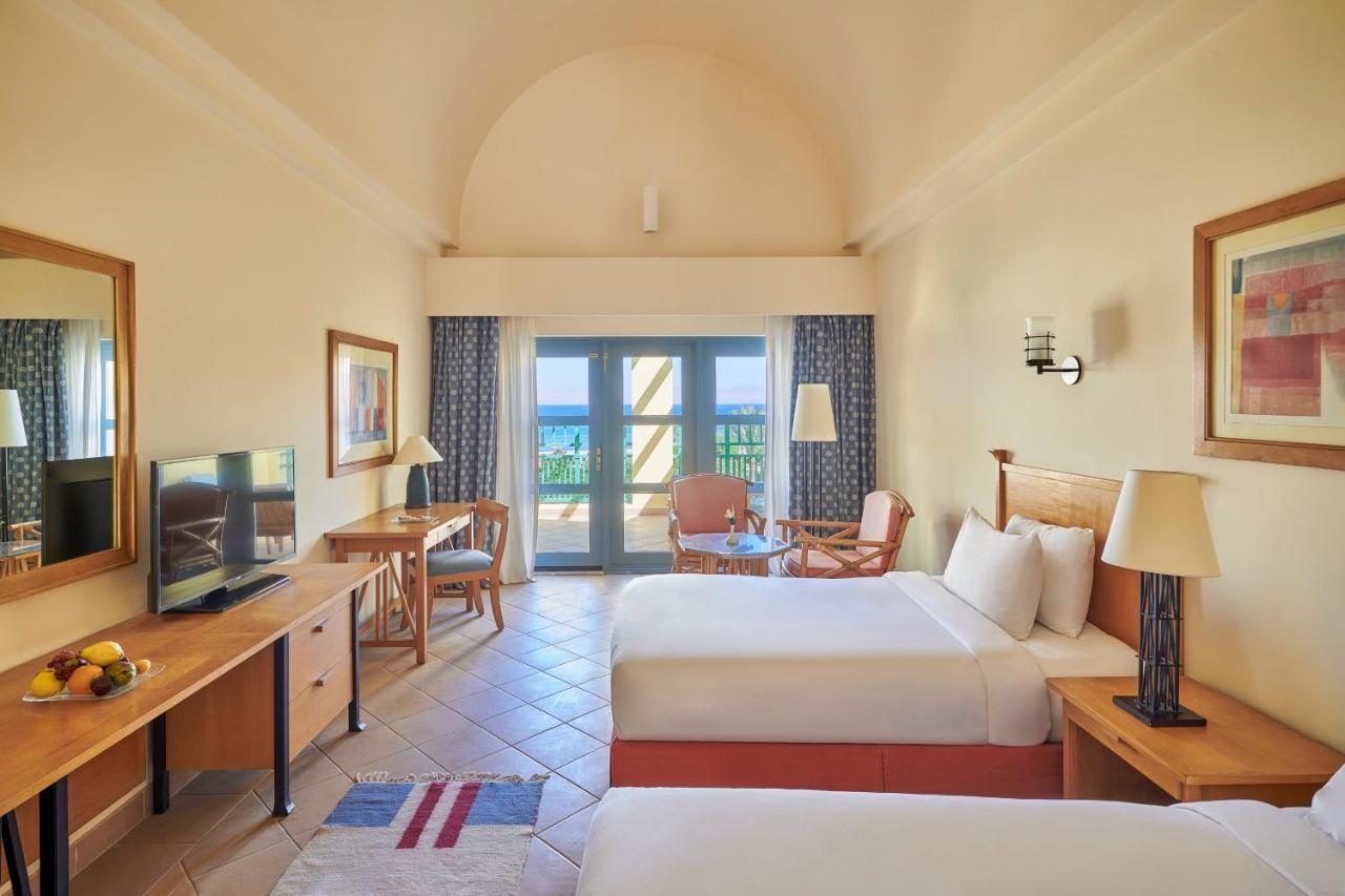 Strand Beach Resort Taba Exterior foto A room at the Hilton Sharm El Sheikh