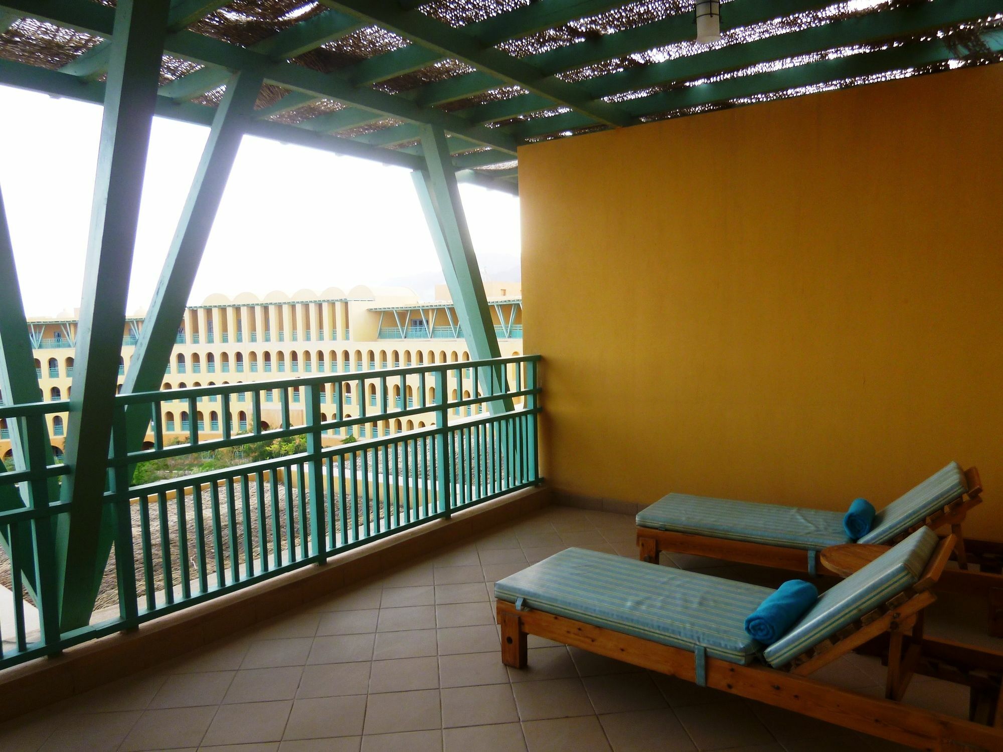 Strand Beach Resort Taba Exterior foto A balcony at the hotel